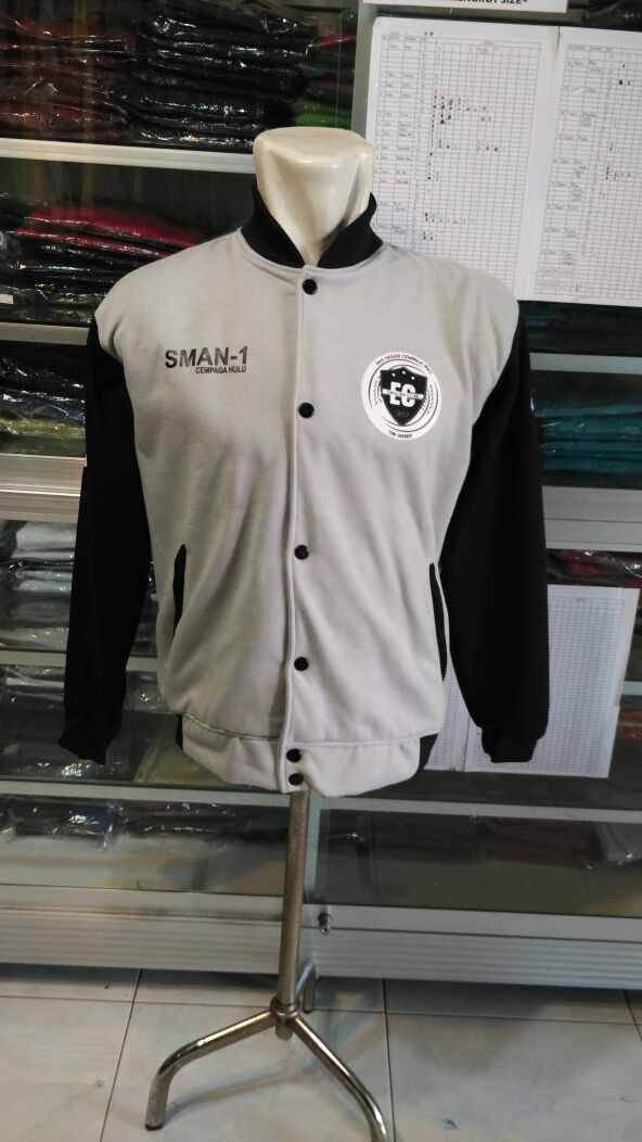 Jaket Varsity di Semarang